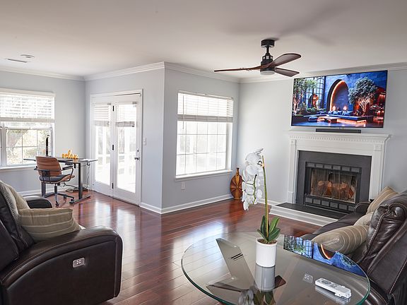 2nd image of 810 Williamsburg Ln