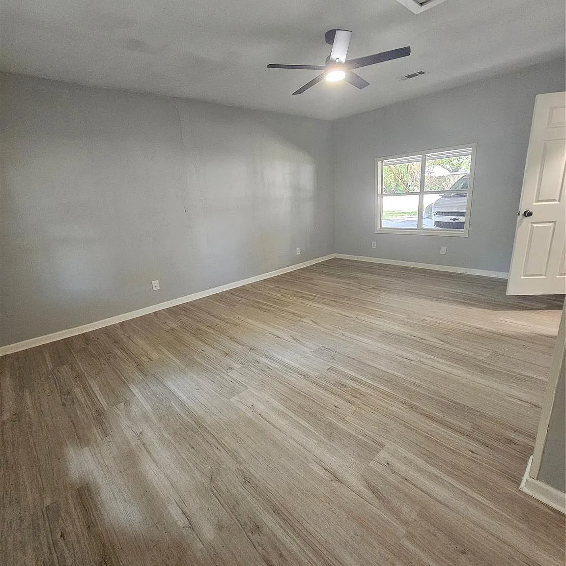3 bed, 2.0 bath, 1378 sqft, $2,000 — Photo 3