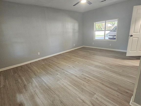 3rd image of 3016 Lincoln St