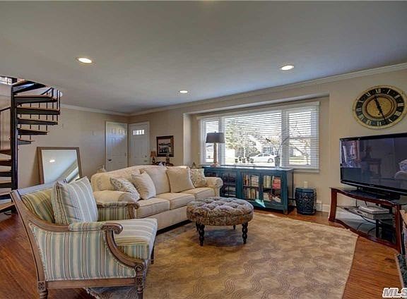 4th image of 6 Brightwater Pl