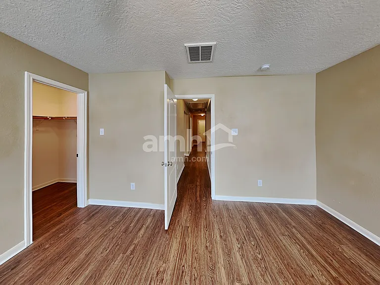 3030 Legends York Dr — Photo 10