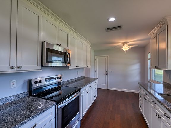 5th image of 2181 University Dr S