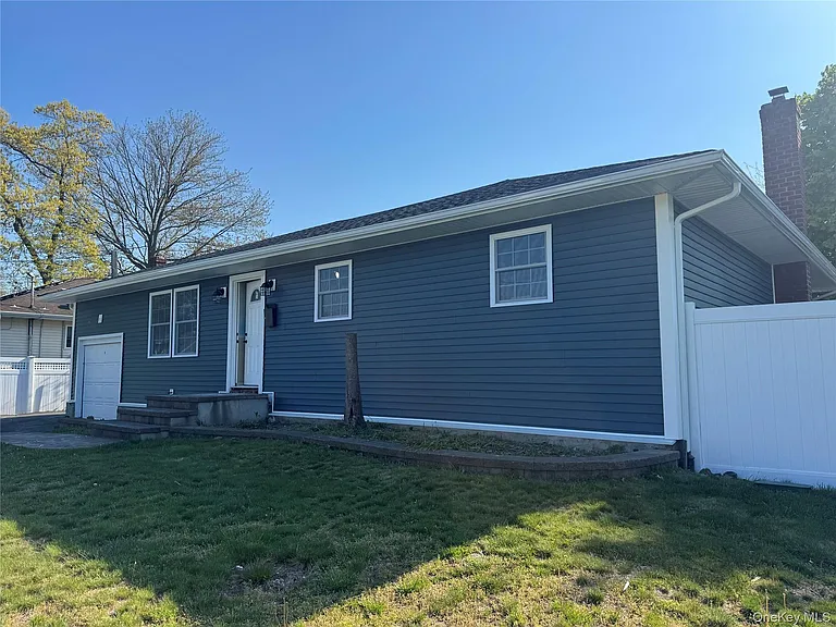 495 Dewitt Ave — Photo 1