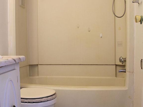 5th image of 23 Lancaster Est