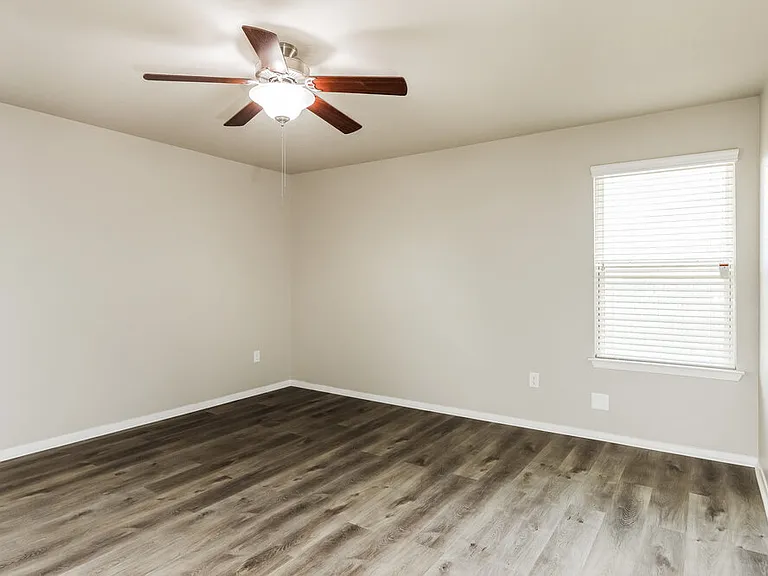 3215 Pedernales Dr — Photo 7