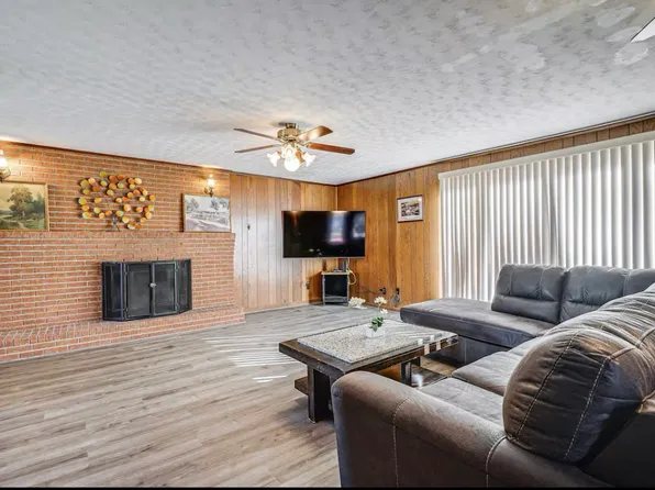 121 Old Breece Rd, Sneads Ferry, NC 28460