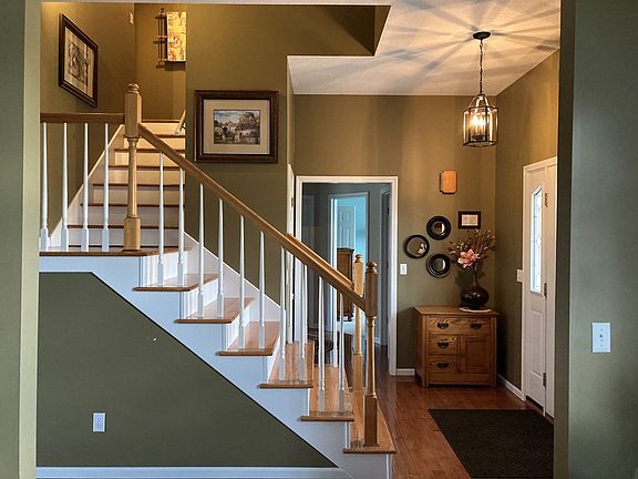 2nd image of 414 Garrett Dr