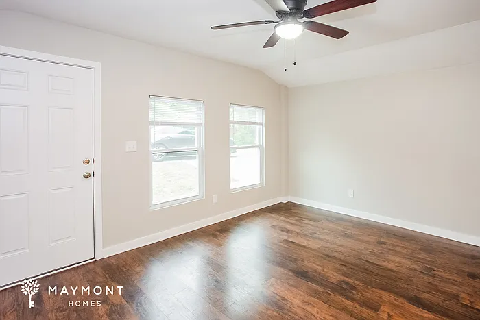 1033 Gaither Pl NW — Photo 3