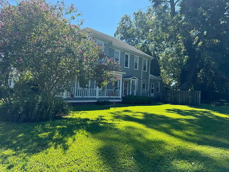 4210 Victoria Blvd #C — Photo 1