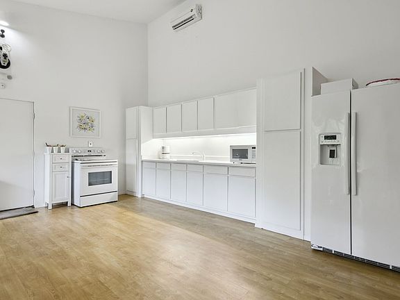 4th image of 29 Angelica Dr