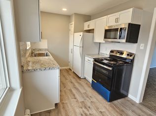 41655 Wilcox Rd APT 8, Plymouth, MI 48170