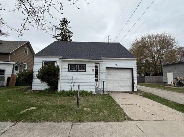 1211 Wells St, Marinette, WI 54143