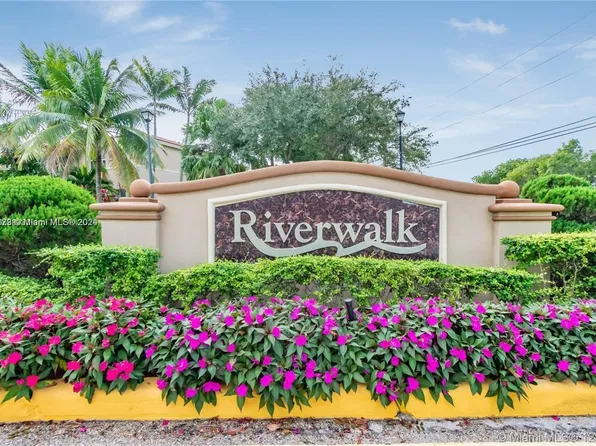 240 Riverwalk Cir, Fort Lauderdale, FL 33326