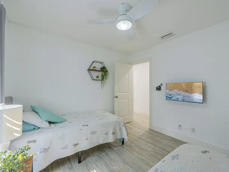 2915 Remington St #2915 — Photo 15