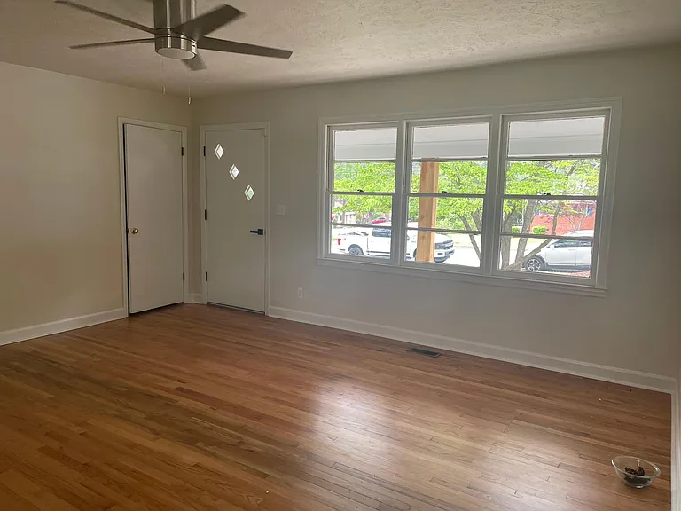 460 W Maine Ave — Photo 6