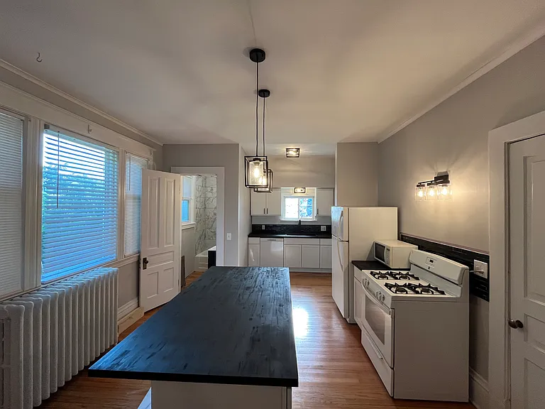 519 Coit Ave NE #1 — Photo 5