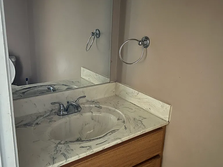 100 14th Ave NE #3 — Photo 9