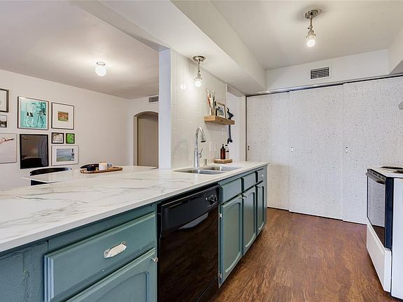 4th image of 384 N Post Oak Ln #384