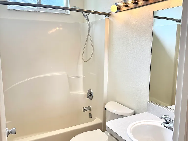 940 Springwood Cir — Photo 12