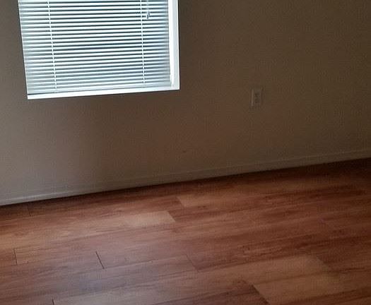 3rd image of 1630 Mlk Ave NE APT 17