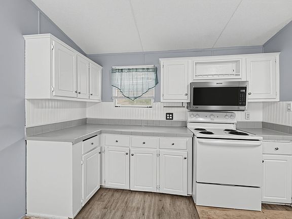5th image of 1900 NW Lyman Rd
