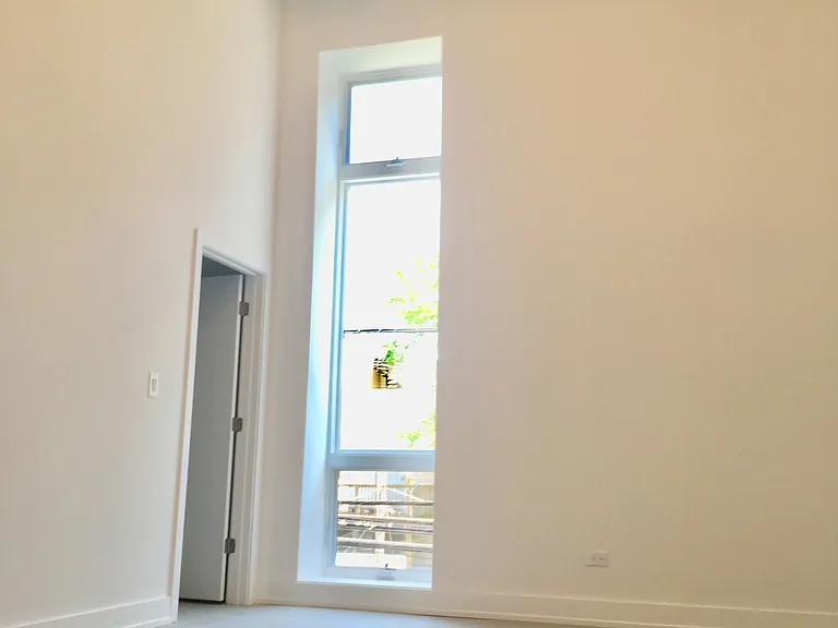4601 N Paulina — Photo 7