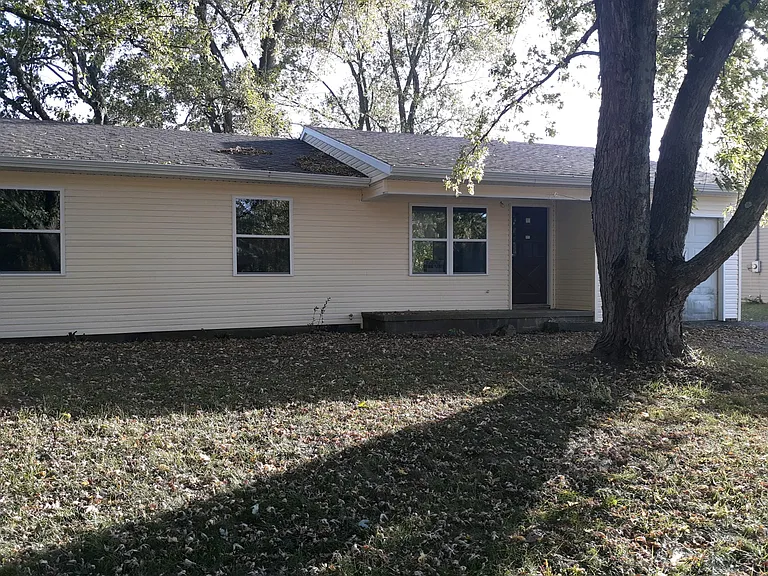 707 Elm Dr — Photo 16