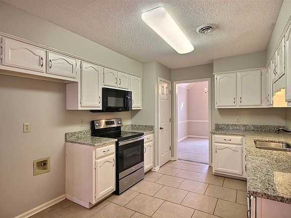 5th image of 290 Scarletts Way