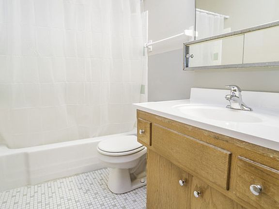 2nd image of 2501 19th St #4