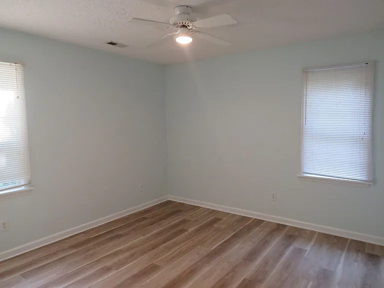 208 Stroud St — Photo 11