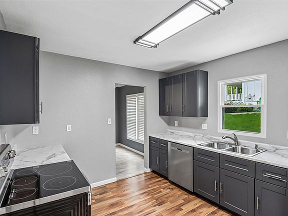 5th image of 610 Creston Ave