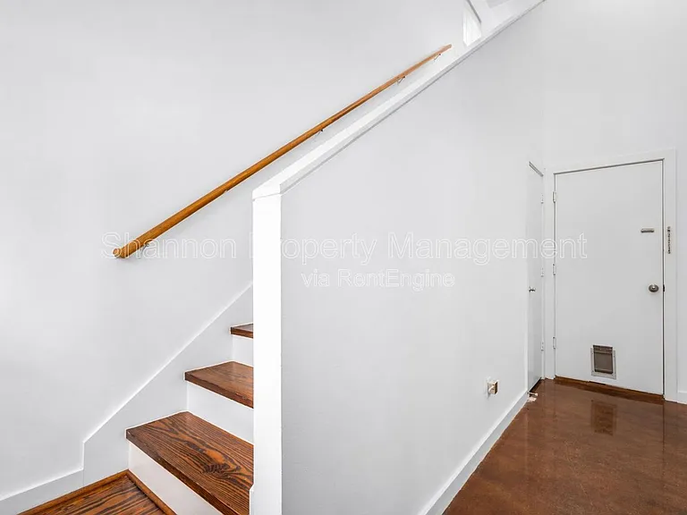 906 Andrews St — Photo 5