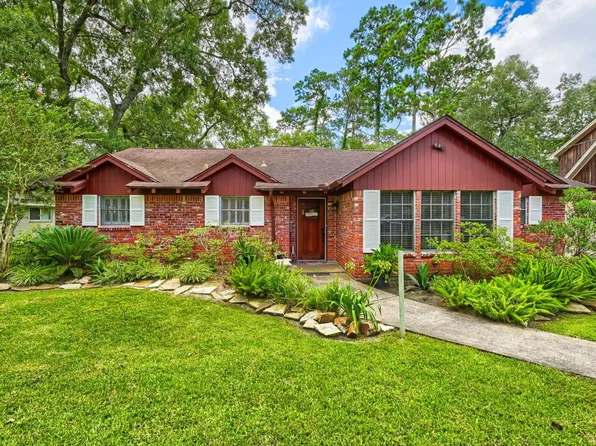 1200 Plantation Dr, Dickinson, TX 77539