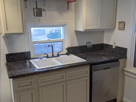 2nd image of 639 E Verdugo Ave