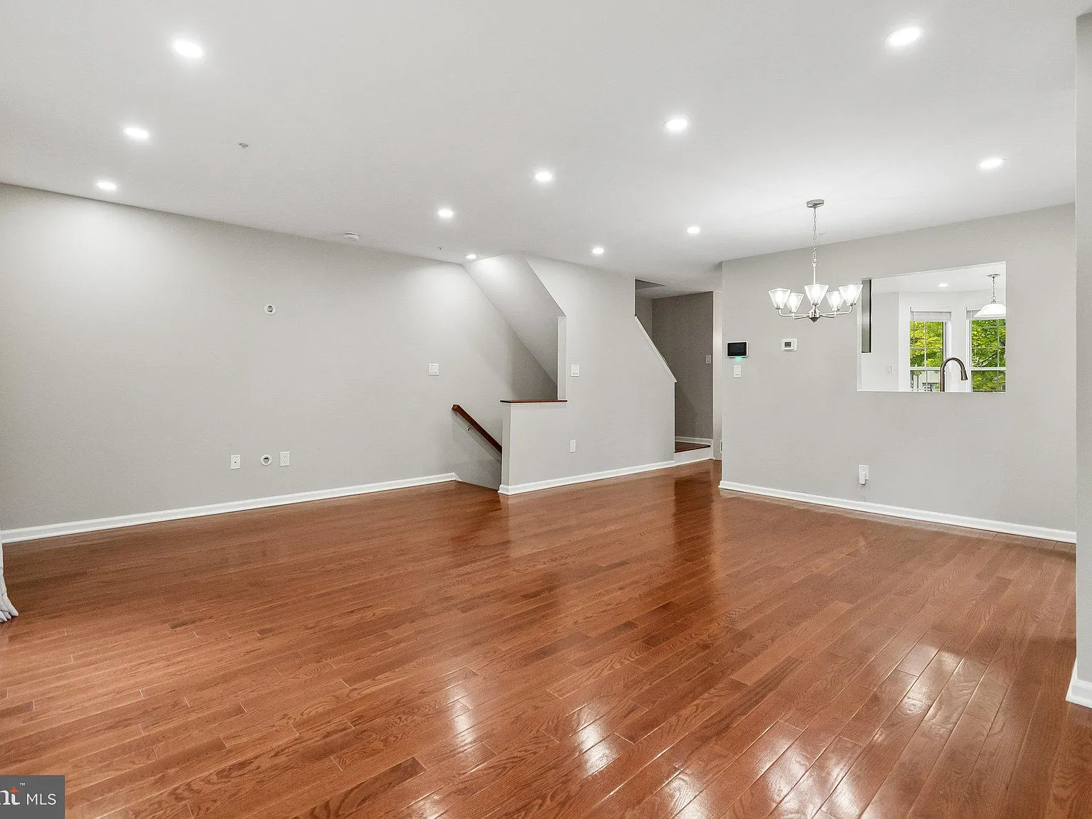 4 bed, 3.5 bath, 1946 sqft, $2,800 — Photo 4