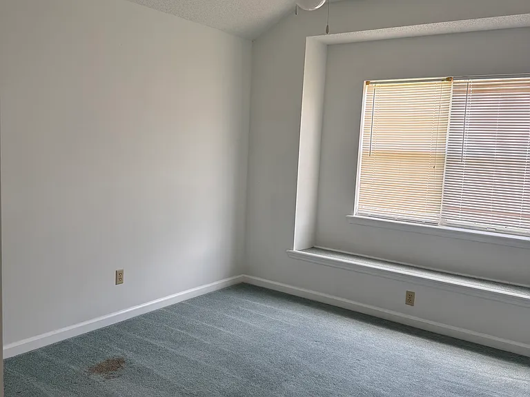 223 Georgia St — Photo 6