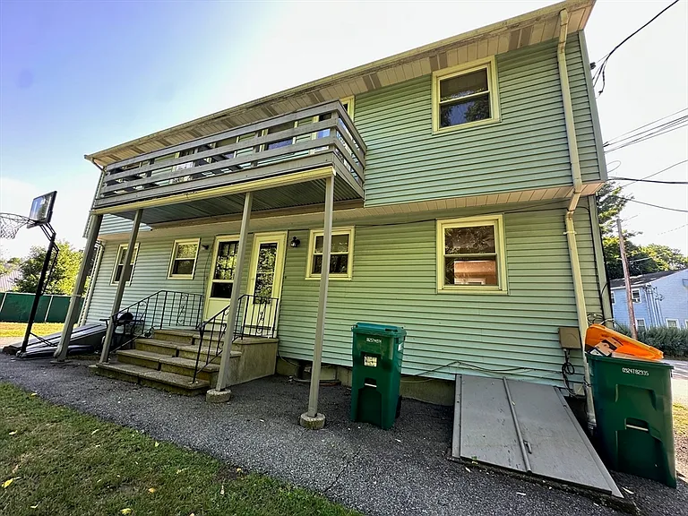9 Lowell St #C — Photo 13