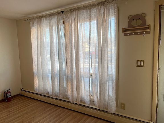 4th image of 535 Pearl Ave #6
