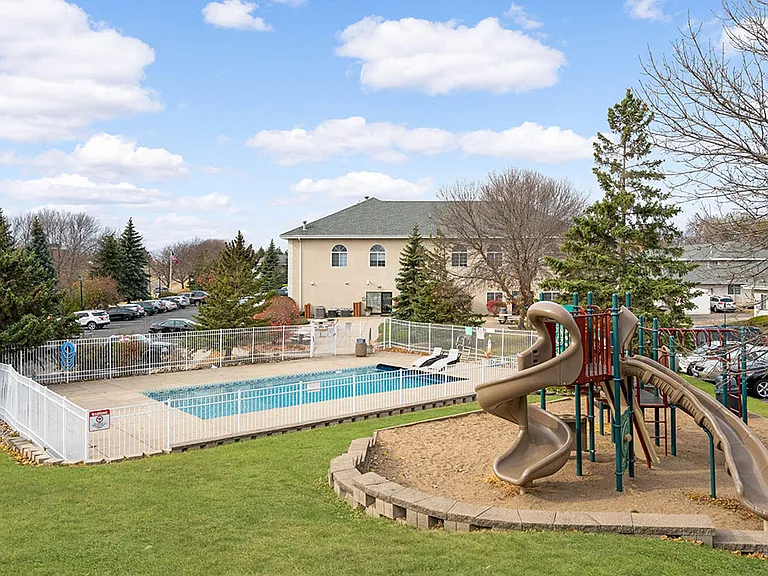 Summit Townhomes — Photo 10