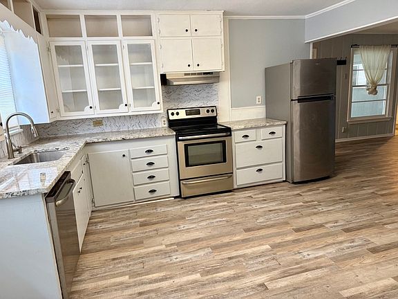 3rd image of 1600 Irwin Ln