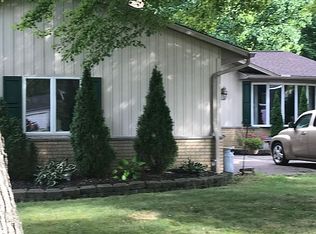 20689 Chestnut Dr, Strongsville, OH 44136