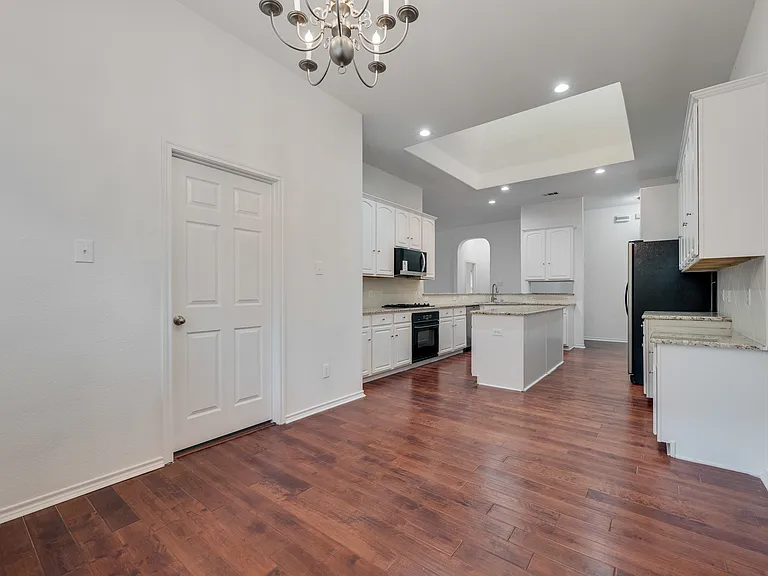 608 Regency Trl — Photo 4