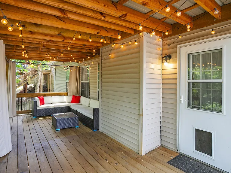 1004 Elmshade Ln — Photo 35