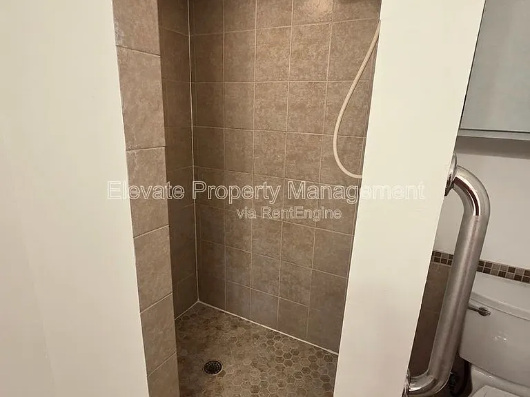 524 Westwood Ct — Photo 18