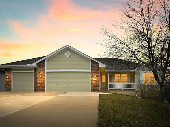 1715 Overbrook Ln, Raymore, MO 64083