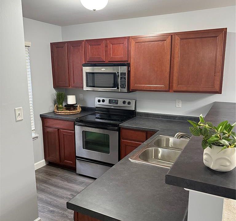 1st image of 612 Saravalle Dr