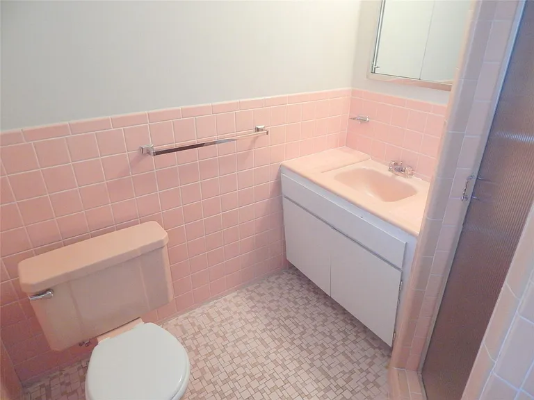 116 E Hickory Grove Rd — Photo 8