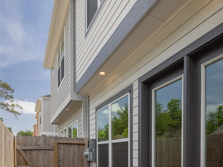 8978 Zurcher Ln — Photo 16
