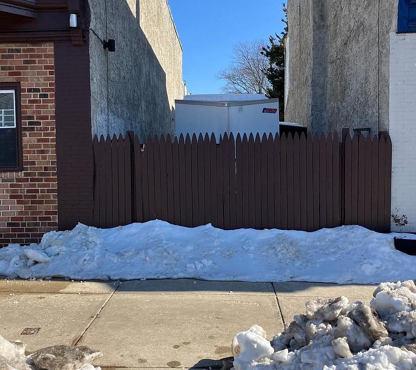 2nd image of 611 S 52nd St