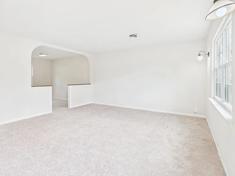 2336 Sara Ln — Photo 6
